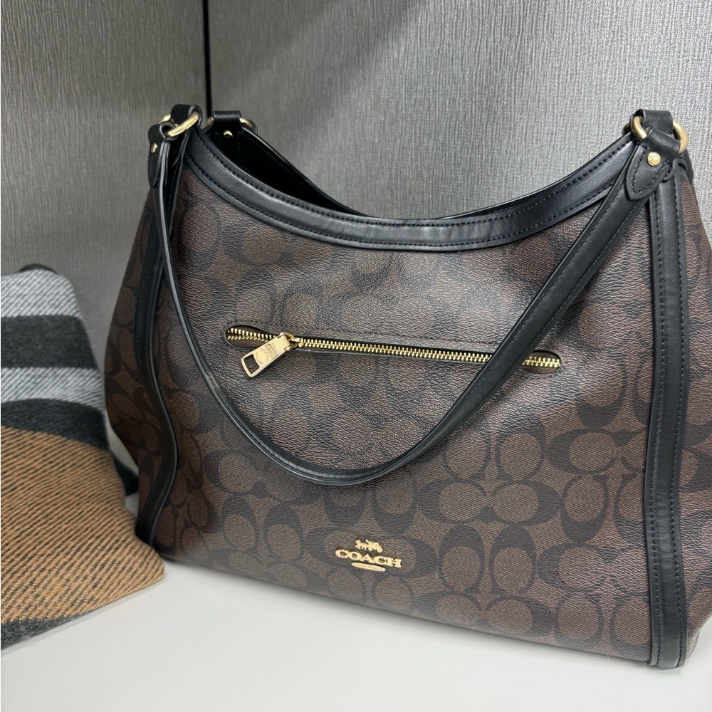Coach large leather shoulder bag - used like new . Perfect condition